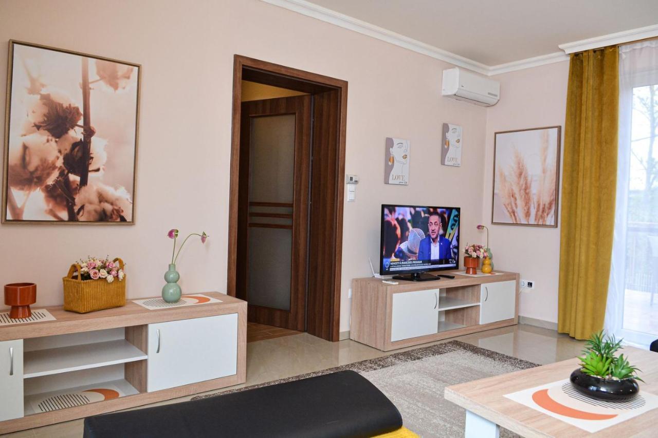 Unicum Apartman Хайдусобосло Экстерьер фото